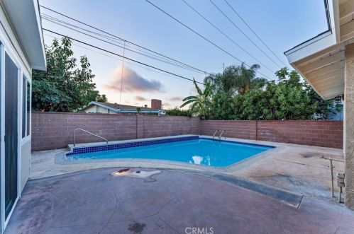 8421 Holder St, Buena Park CA  90620-3003 exterior