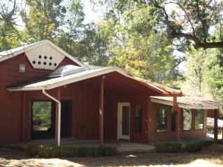 49800 Hartwell Rd, Oakhurst, CA 93644-9491