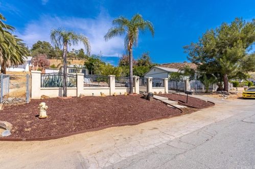 282 Hill St, Lake Elsinore CA  92530-3926 exterior