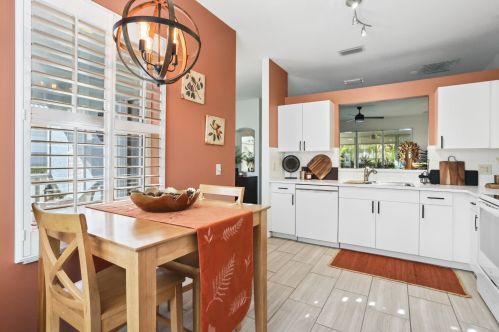 899 Sarria Ct, Fort Pierce FL  34986-1700 exterior