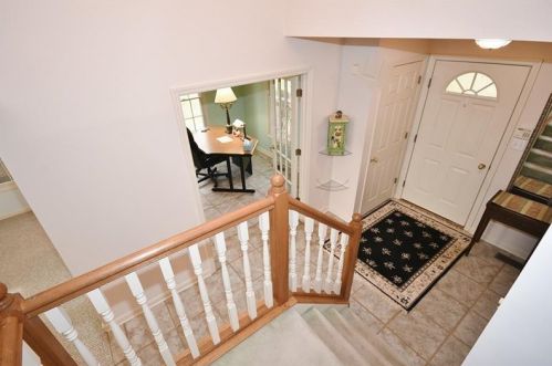 121 Pine Nut Dr, Eighty Four, PA 15330-2660