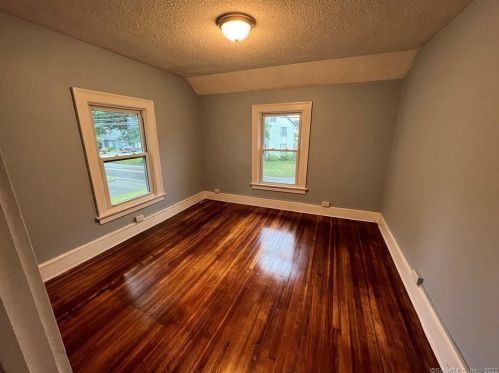 135 Autumn St, Manchester CT  06040-5519 exterior