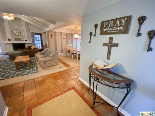 201 Castleway St, Victoria TX 77904-1744 exterior