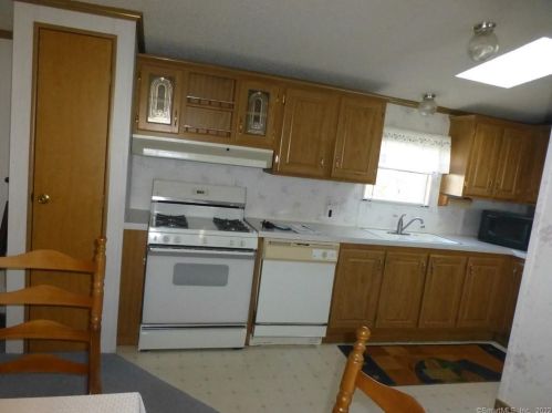 136 E St, Groton, CT 06340-5368