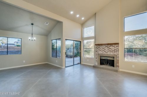 271 Schrader Ln, Tucson, AZ 85748-3453
