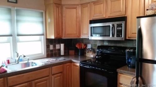 55 Pine River Rd, North Haven CT  06473-3312 exterior