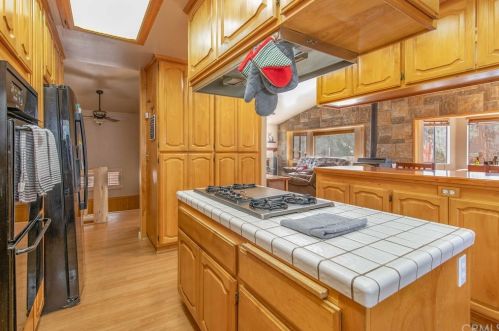 329 Fairway Blvd, Big Bear City CA  92314-8879 exterior