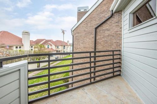 1725 Enterprise Ave, League City TX  77573-2903 exterior