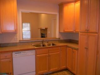 446 Jefferson Dr, Bybee, VA 22963-2807