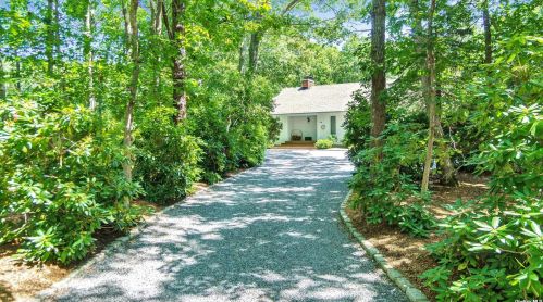 14 Quarter Rd, West Hampton NY  11977-1002 exterior