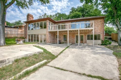 2518 Bridal Wreath Ln, Dallas TX  75233-3304 exterior