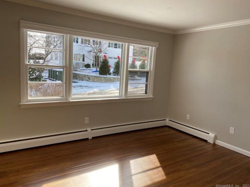 44 Hillside Ave, New Canaan CT  06840-4718 exterior