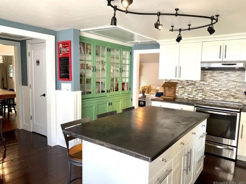 83 Maltbie Ave, Stamford CT  06902-1109 exterior