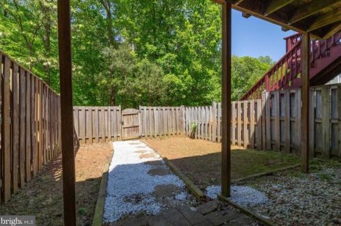 5012 Lambsgate Ln, Woodbridge VA  22193-4356 exterior