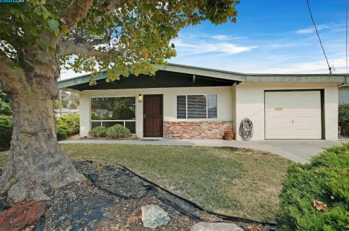 2301 Orleans Dr, Pinole CA  94564-1645 exterior