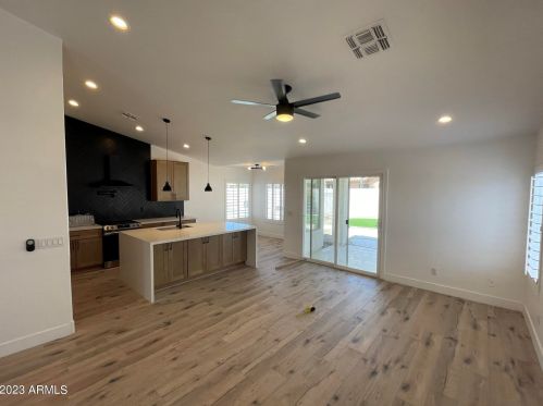 6106 Villa Theresa Dr, Glendale, AZ 85308-1180