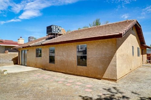 1168 Avenue, Lancaster CA exterior