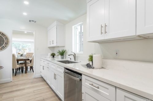 6930 Colbath Ave, Van Nuys CA  91405-4103 exterior