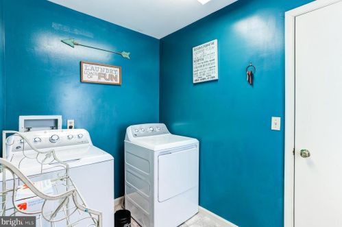 1046 Country Hill Dr, Harrisburg PA  17111-4655 exterior