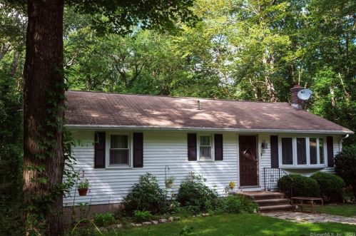 235 Hillcrest Dr, Amston, CT 06231-1734