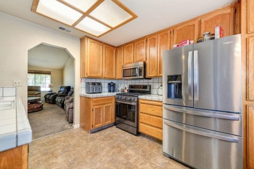 7321 Little Acorn Way, Rio Linda CA  95673-1336 exterior