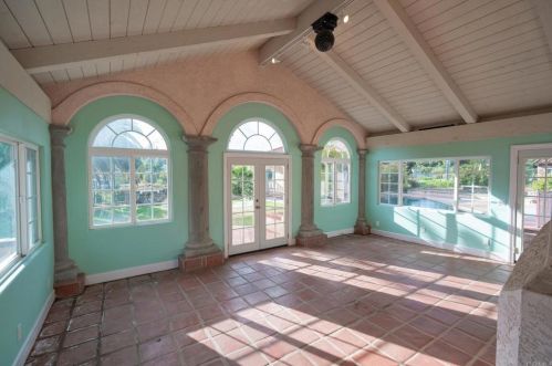 1129 Sugarbush Dr, Vista CA  92084-6605 exterior