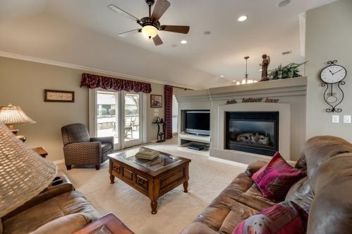 8813 Crestview Dr, Denton TX  76207-8601 exterior