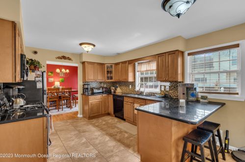 51 Camden Dr, Bricktown NJ 08723-7552 exterior