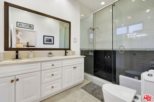 12202 Hartsook St, North Hollywood CA  91601-3961 exterior