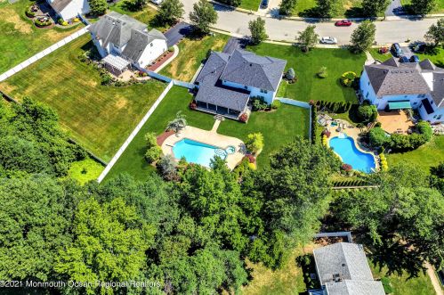 142 Serpentine Dr, Morganville NJ  07751-1400 exterior