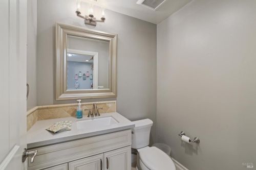 2054 Zinfandel Ct, Vacaville CA  95688-2829 exterior