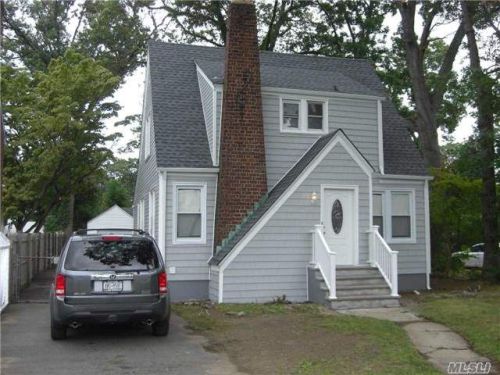 98 Hudson Ave, Roosevelt, NY 11575-2009