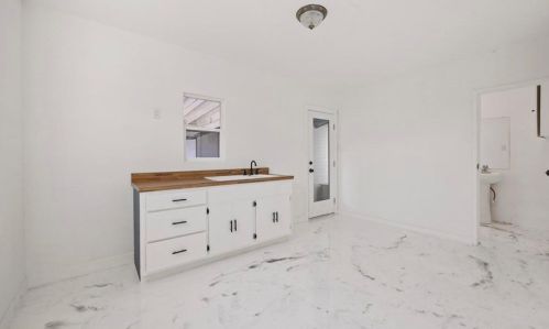 2436 Adriatic Ave, Long Beach CA 90810-3313 exterior