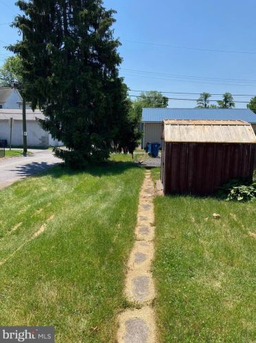49 Jury St, Highspire PA  17034-1010 exterior
