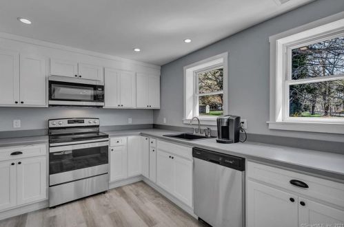 86 Woodland Dr, Northford CT  06472-1210 exterior