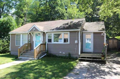 22 Summit Ave, Derry, NH 03038-2721