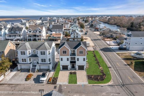 1217 Niihau Dr, Lacey NJ  08731-4702 exterior