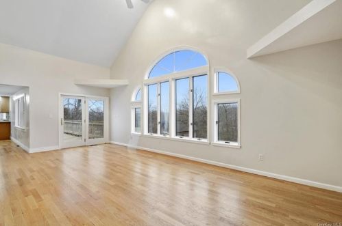 17 Valley Dr, Salisbury Mills NY  12577-5039 exterior