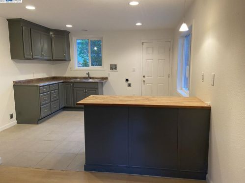 3139 Courtland Ave, Oakland CA 94601-4707 exterior