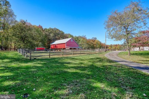 7455 Hillside Dr, Spring Grove PA  17362-8555 exterior