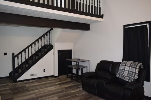 945 Seborn Ave, Zanesville, OH 43701-5676