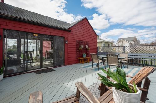 48 Housatonic St, Worcester MA  01606-1617 exterior