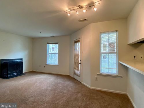 224 Stone Hurst Ct, New Castle DE  19720-3947 exterior