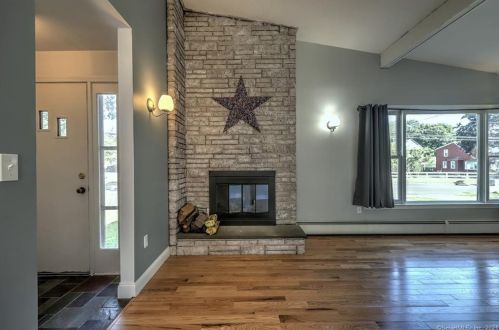 582 Milford Point Rd, Milford CT  06460-5429 exterior