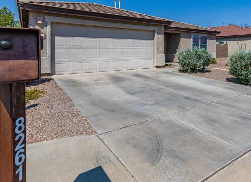 8261 Stonehill Dr, Tucson, AZ 85743-1438