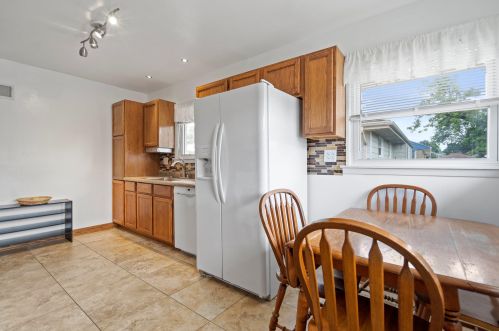 6236 Kinnickinnic Riv Pkwy, Milwaukee WI 53219-3010 exterior