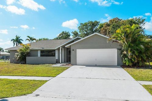 122 Gibraltar St, West Palm Beach, FL 33411-1148