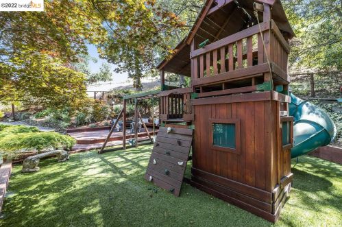 61 Calvert Ct, Oakland CA 94611-3436 exterior