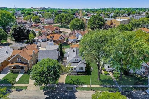 5006 Beloit Rd, Milwaukee WI 53214-5332 exterior