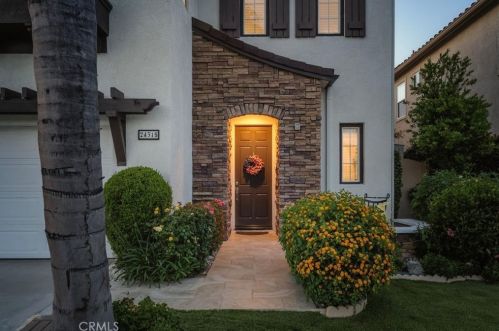 24315 Las Palmas St, Santa Clarita, CA 91355-6032